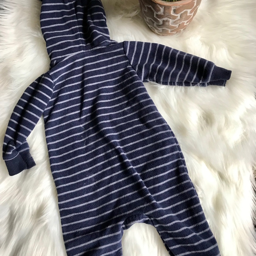 Carters 9month Pjs - Picture 2 of 3